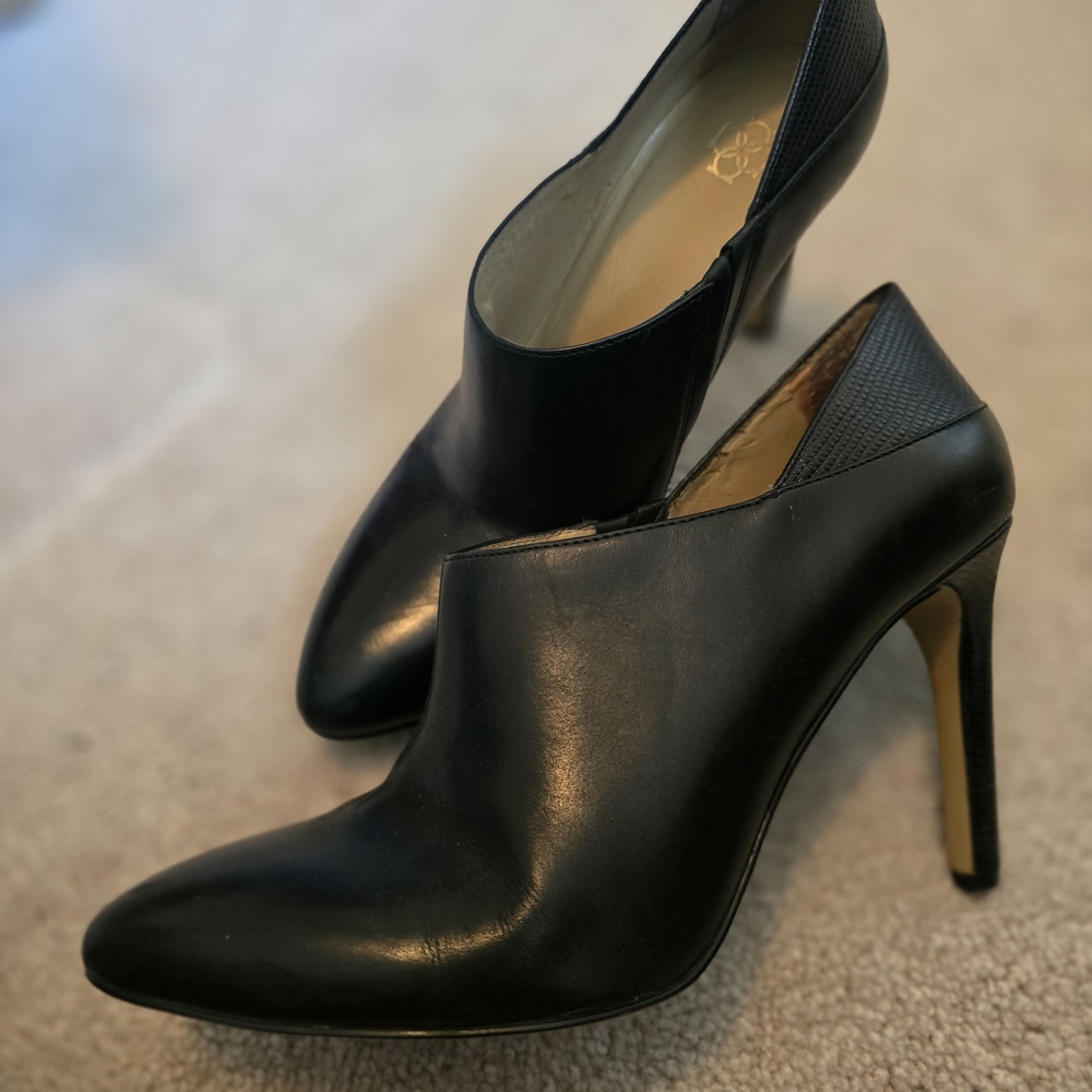 Ann Taylor Black Stiletto Heels Sleek Modern Design
